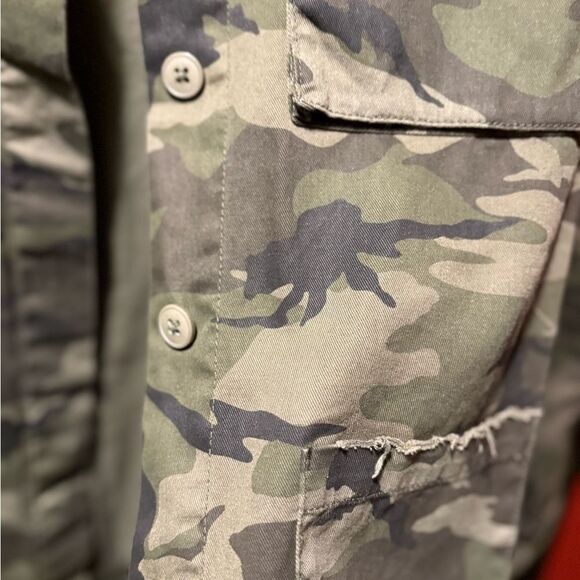 Distressed camo top - Picture 4 of 5